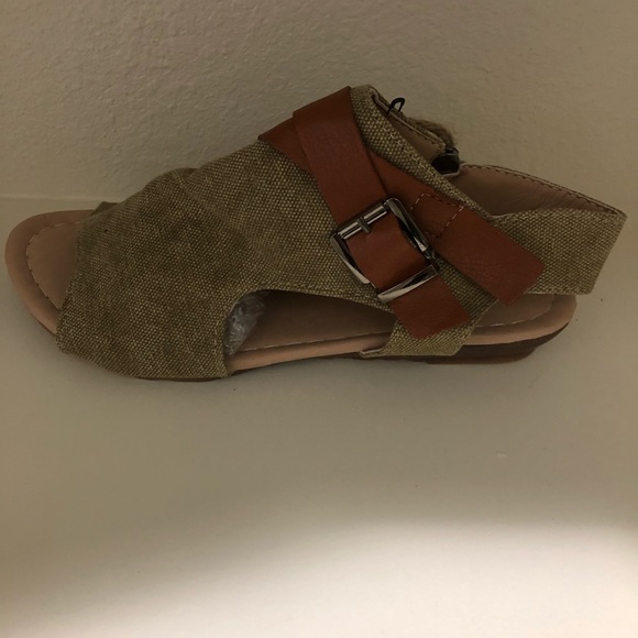 Awesome sandals - Picture 3 of 3